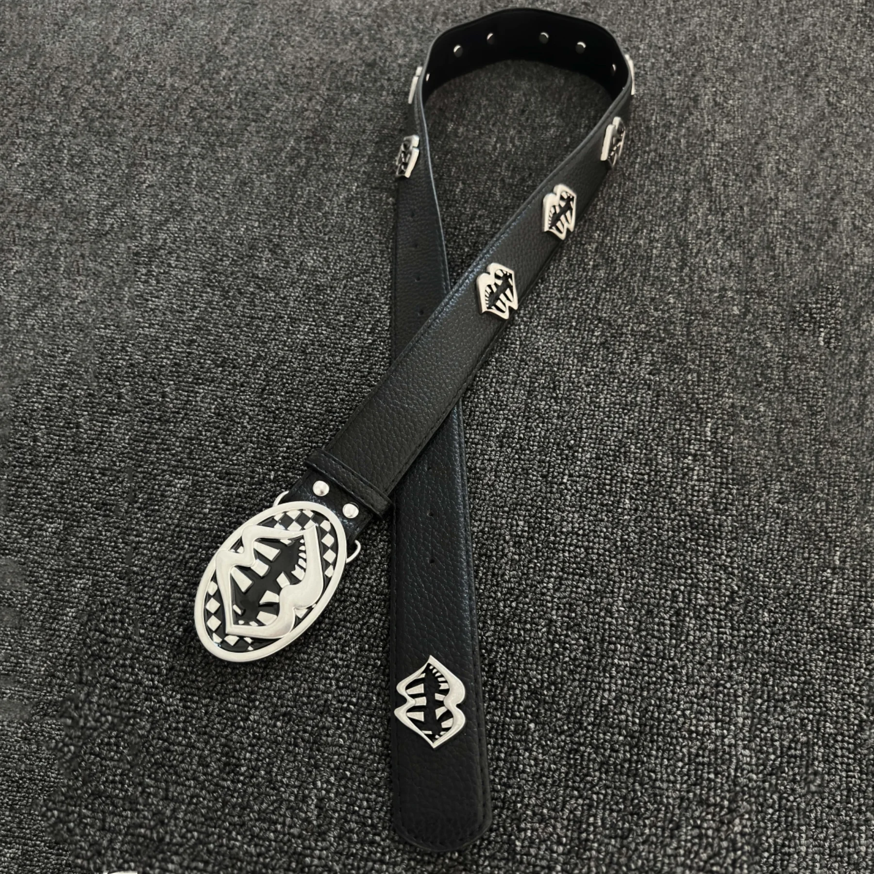 

Lips Metal Rivet Belt, Premium Texture, Vintage Versatile Leather Belt, High-end Elegant Fashion Style