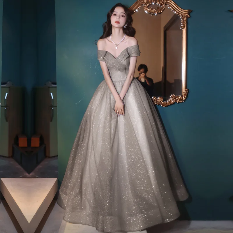 فستان سهرة فاخر للحفلات الراقصة رمادي بلينغ تول بدون أكتاف وأربطة على شكل حرف a بطول الأرض بالإضافة إلى حجم مخصص للنساء فستان رسمي للحفلات