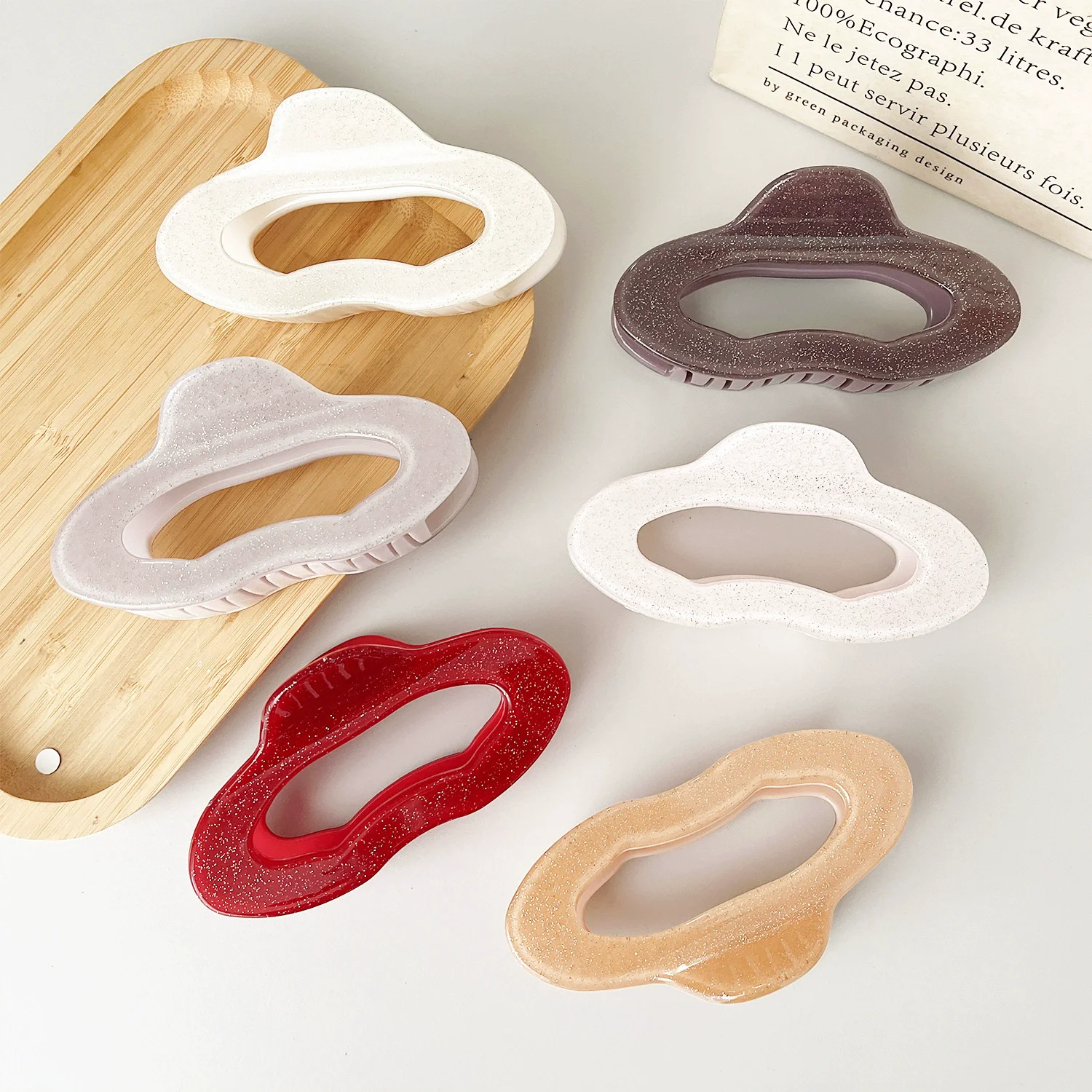 

Elegant Temperament 11CM Cloud Hollow Hair Clip Simple Fashion Glitter Acrylic Shark Clip Hair Accessories For Woman Girls