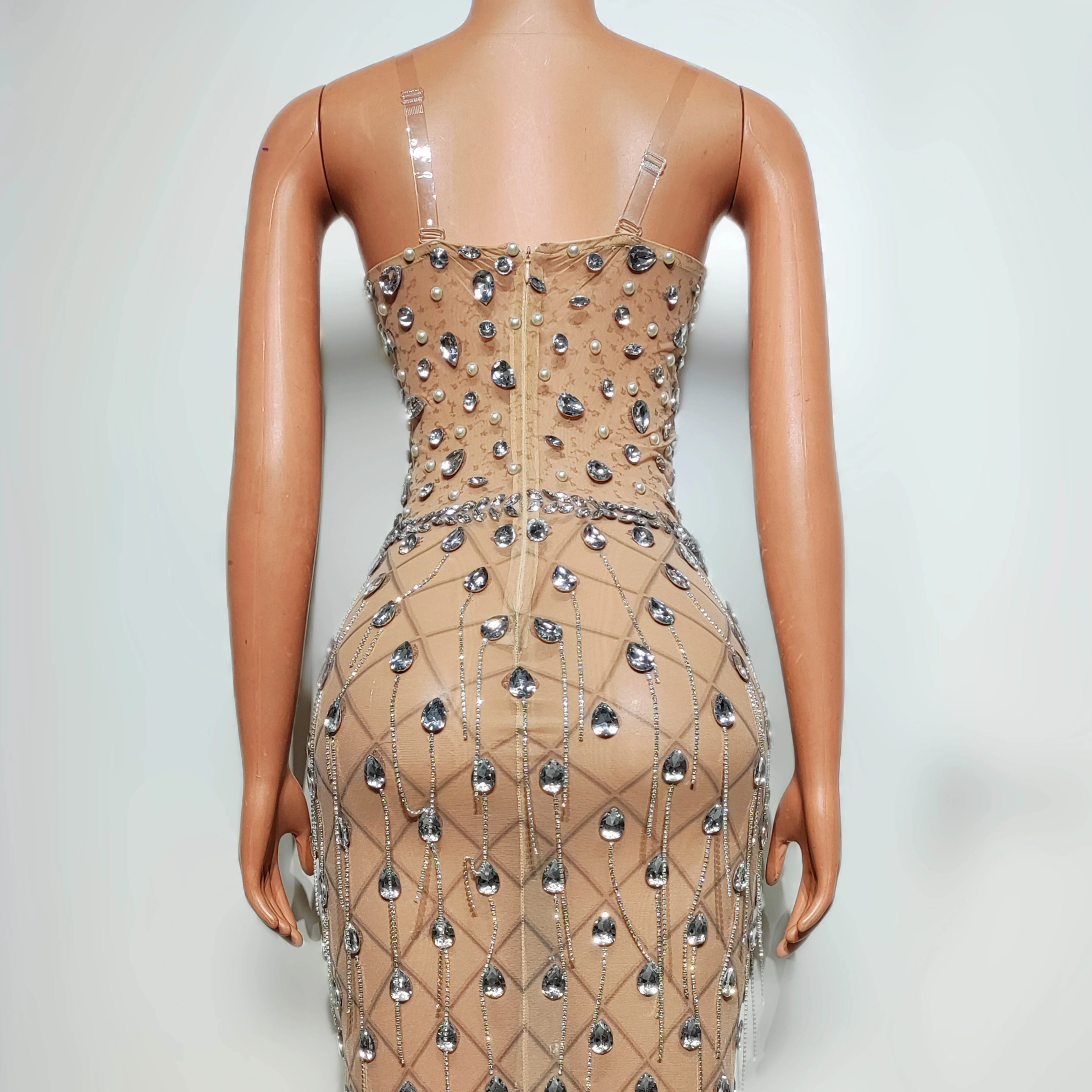 Boate bar dj cantora feminina líder dança palco desempenho cheio de diamante sexy perspectiva malha saia longa festa tema mostrar