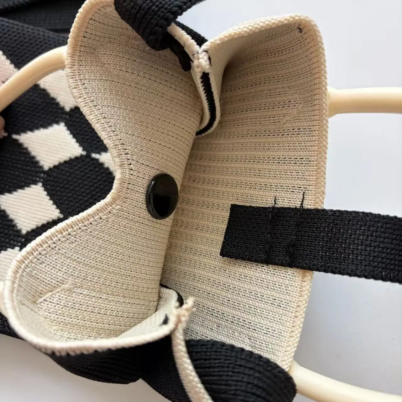 Chic Knit Crossbody Bag, Black White Checkered&Houndstooth Pattern, Retro French Style, Adjustable Strap&Wrist Strap Purse