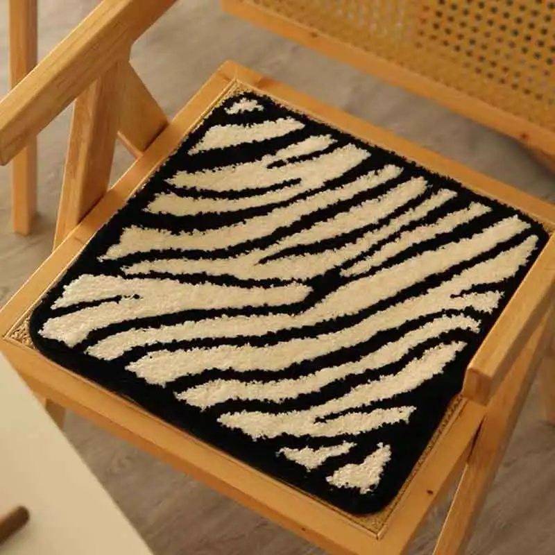 

Tiger-patterned Striped Cushion for Household Use Suitable for Living Room Dining Room Bedroom Sofa Chair Soft and Fashionable