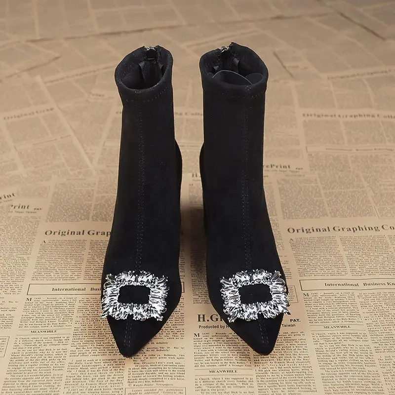 

Женские ботильоны со стразами, черные ботильоны с острым носком, замша, новинка в стиле рок, популярный дизайнер, роскошная распродажа из искусственной кожи, женские короткие туфли в готическом стиле