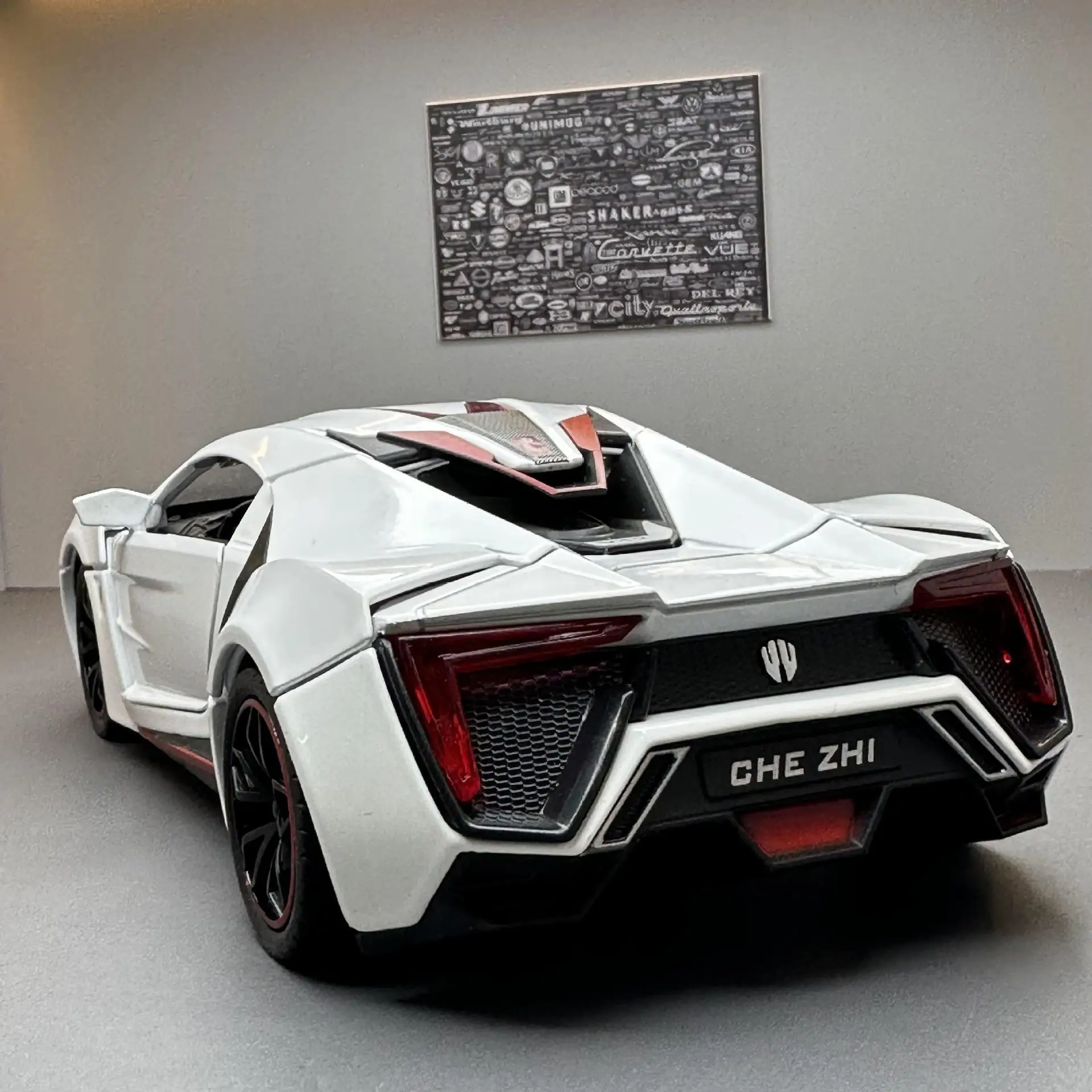 1:24 LYKAN Hypersport Diecasts & Toy Vehicles Metal Car Model Sound Light Collection Car Toys For Children Christmas Gift