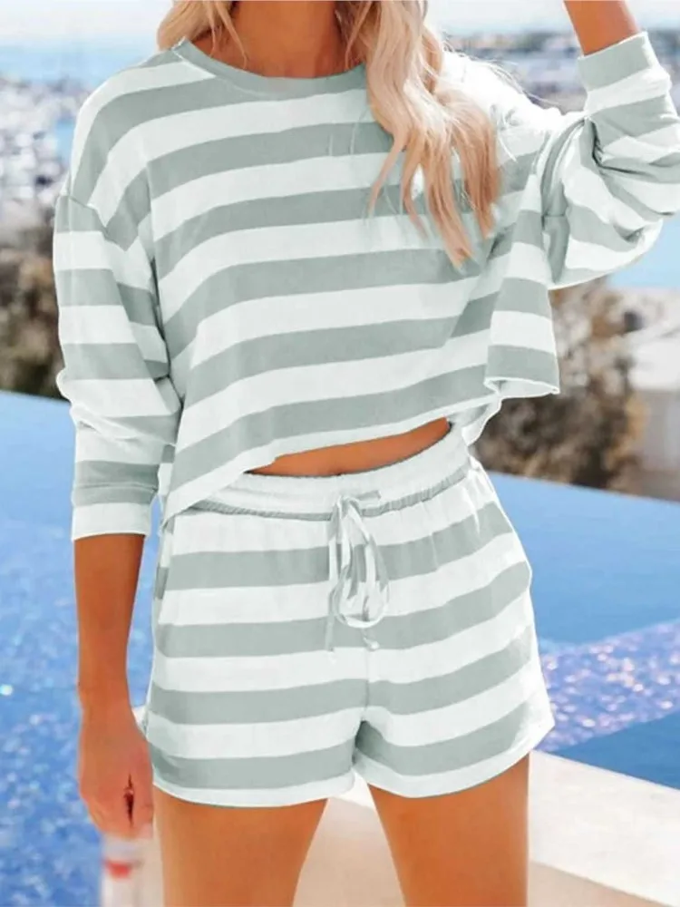 

Женские повседневные шорты в полоску с принтом, комплекты из двух предметов, осенняя новая мода, свободный топ с круглым вырезом и длинными рукавами, комплект шорт на шнуровке