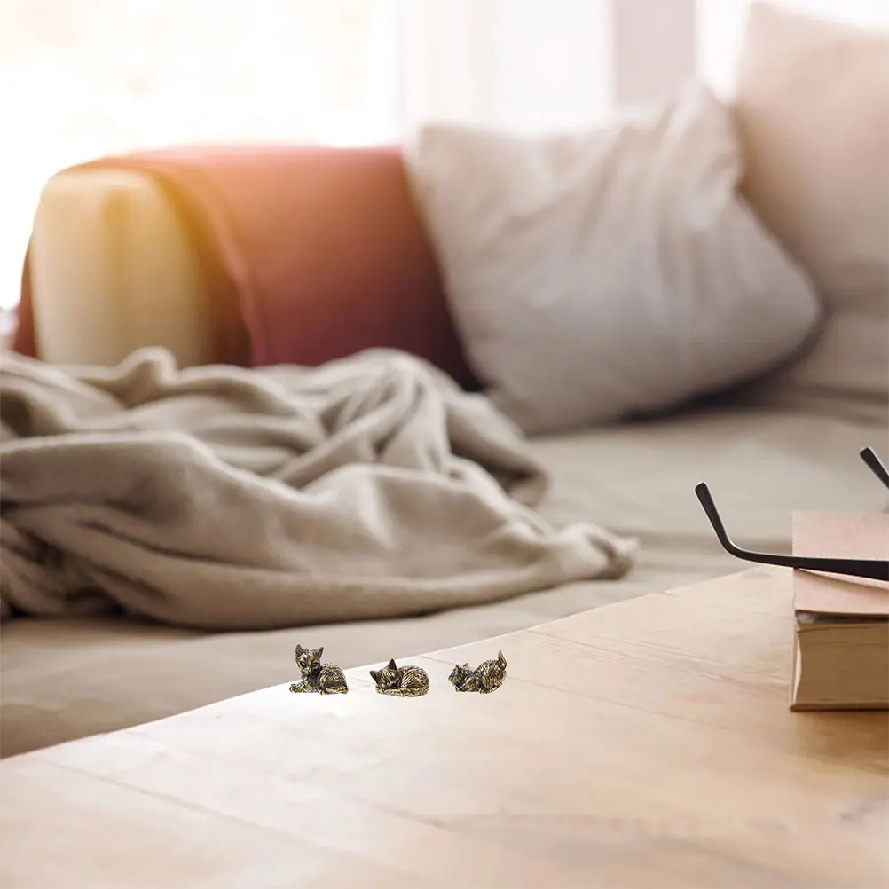 

6Pcs Vintage-Inspired Miniature Brass Cat Sculptures Retro Style Desktop Decoration Small Cat Statues Home Office Charm