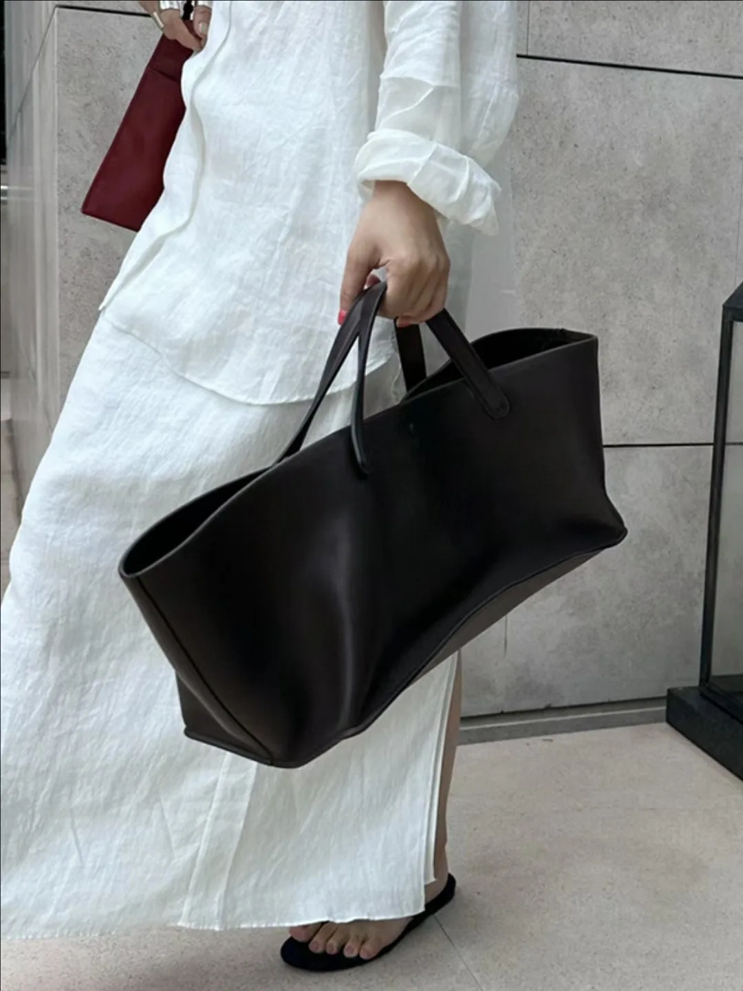

2025 New Sle Leather Tote Bag Women's Commuter Bag Casual Simple Sle Large Capaci Handbag Soft Handle No oulder Strap