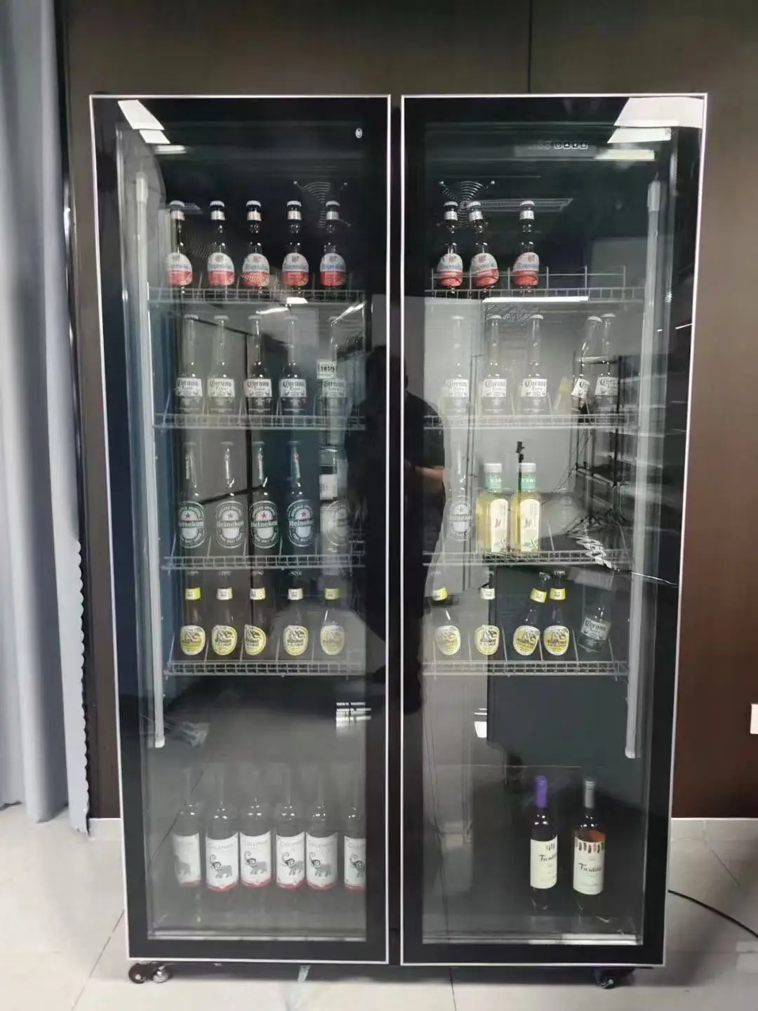 Vertical Single Glass Door Refrigerator with LED Light for Bar Soft Drinks Fridge