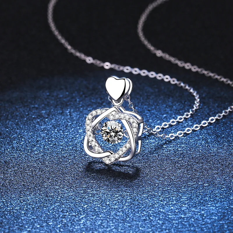 D Color Moissanite Pendant Necklace Beating Heart Clavicle Chain 50 Points Moissanite Silver Necklace Platinum PT950 Mark