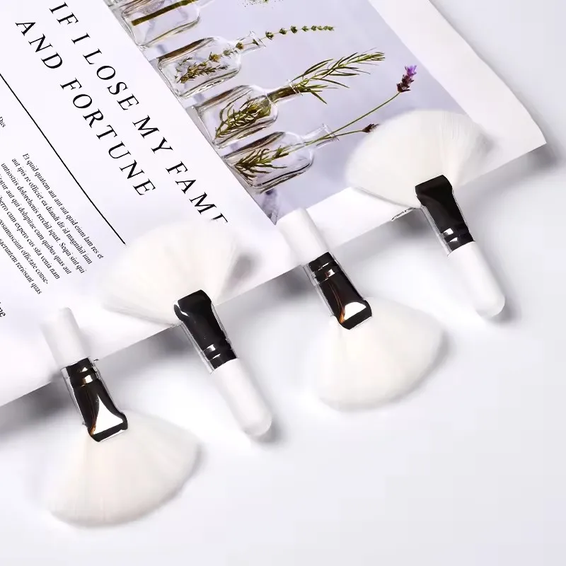 Factory Price Mini Gentle Esthetician Cleaning Cosmetic Small White Short Wooden Handle Synthetic Fiber Fan Brushes For Facial