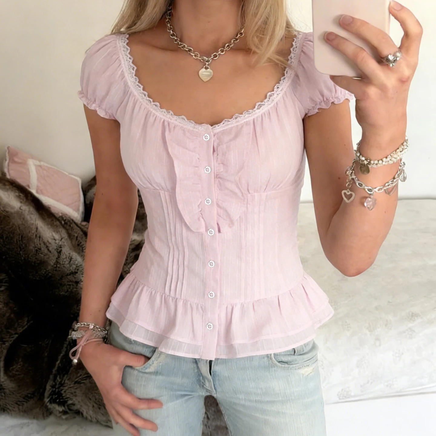 Lace-trimmed Patchwork Ruffled - Puff Sleeve Blouse 评论和价格