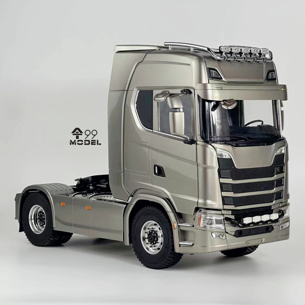 

770S Трактор в масштабе 1/14 4x4 RC Прицеп Металлическая модель Версия RTR со световой и звуковой системой Игрушечный автомобиль с дистанционным управлением для мальчика