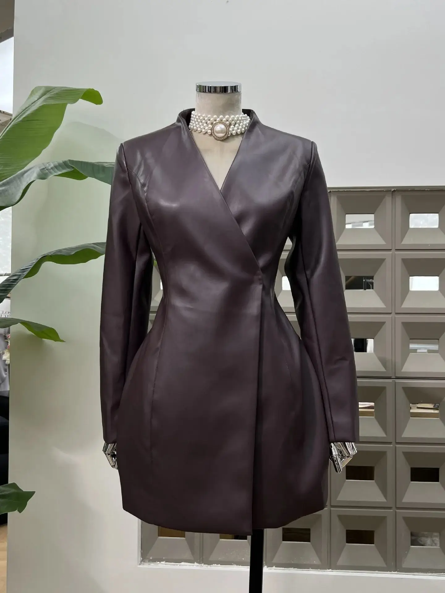 

Осенне-зимние женские платья, пиджак из искусственной кожи, песочные часы, v-образный вырез, модное сексуальное платье с завязкой на талии, вечернее платье для рождественской вечеринки