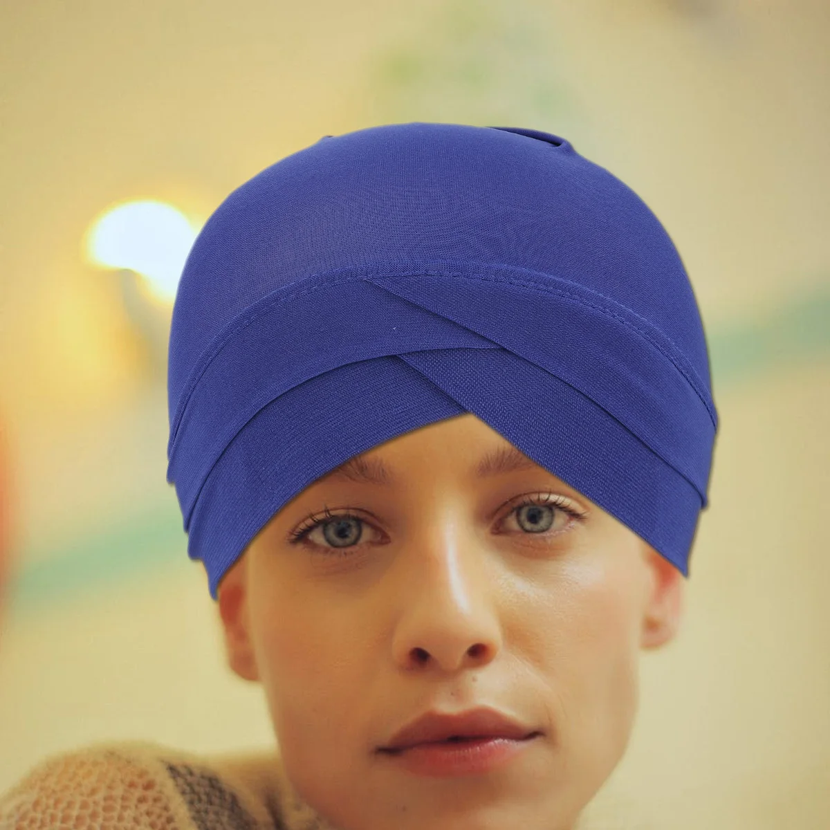 قبعة هندية عمامة من الكتان البيج قابلة للتنفس ومريحة ومتينة على طراز متقاطع للجبهة للبالغين كهدية لحفلات أعياد الميلاد وأعياد الميلاد