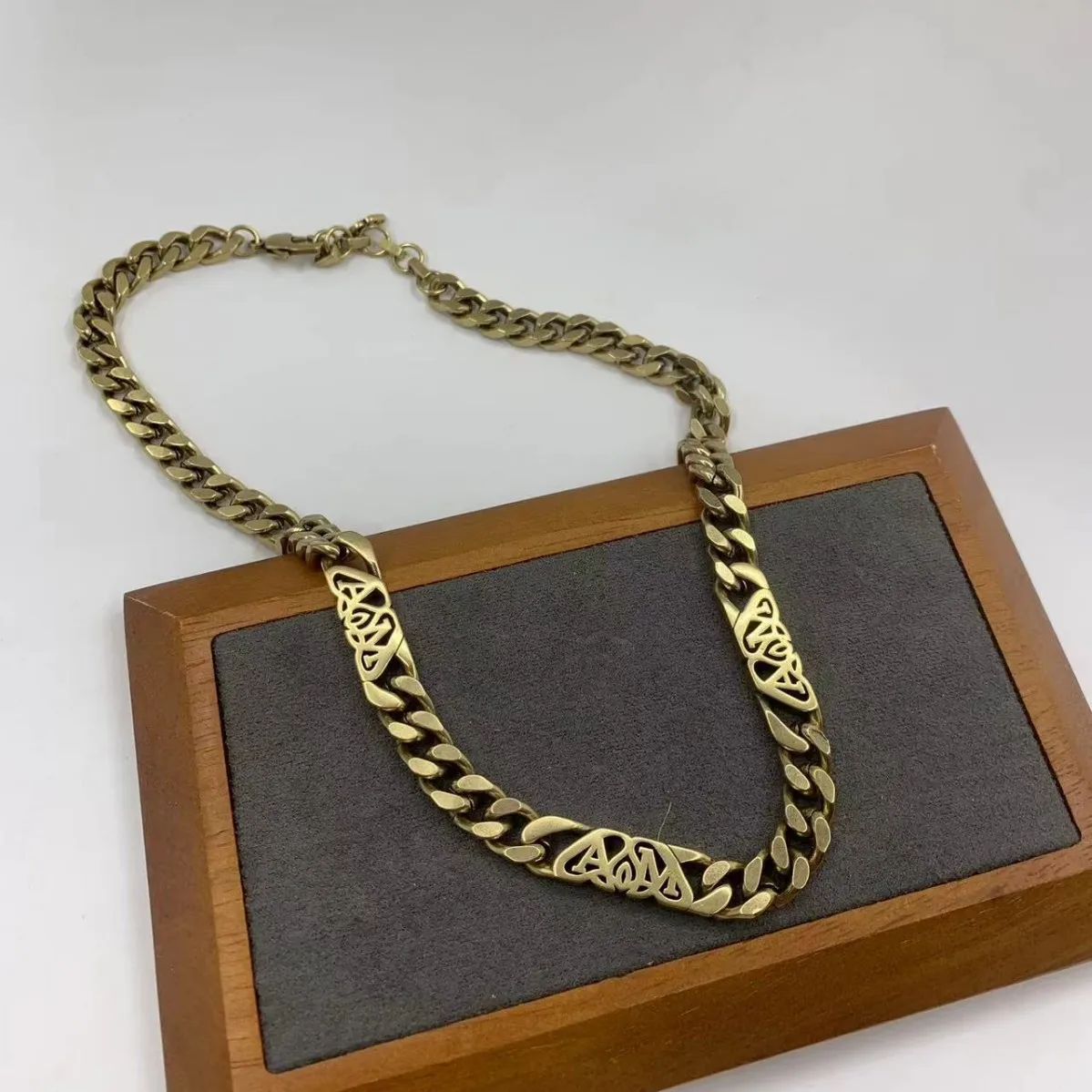 Nieuwe Cubaanse zegelketting voor dames met een hoogwaardige en modieuze punk-sleutelbeenketting in Europese en Amerikaanse stijl