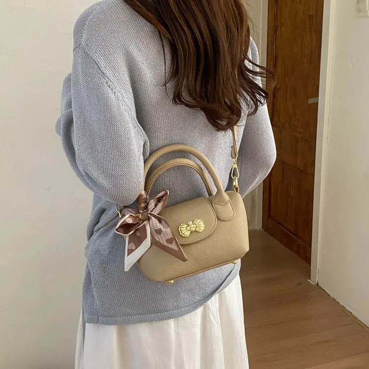 

Bohemian Straw Woven Bag Summer Holiday Shoulder Purse Portable Crossbody Bag Perfect for Seaside Vacation Trips