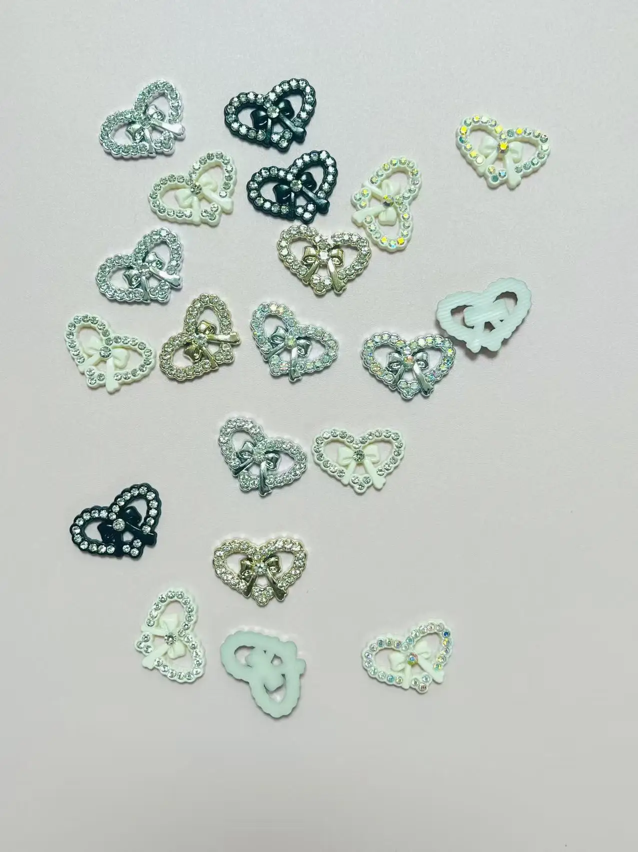 20 pièces métallique doré argenté blanc luxe diamant coeur arc résine indésirable coque de téléphone décoration breloques Kawaii dos plat bricolage artisanat