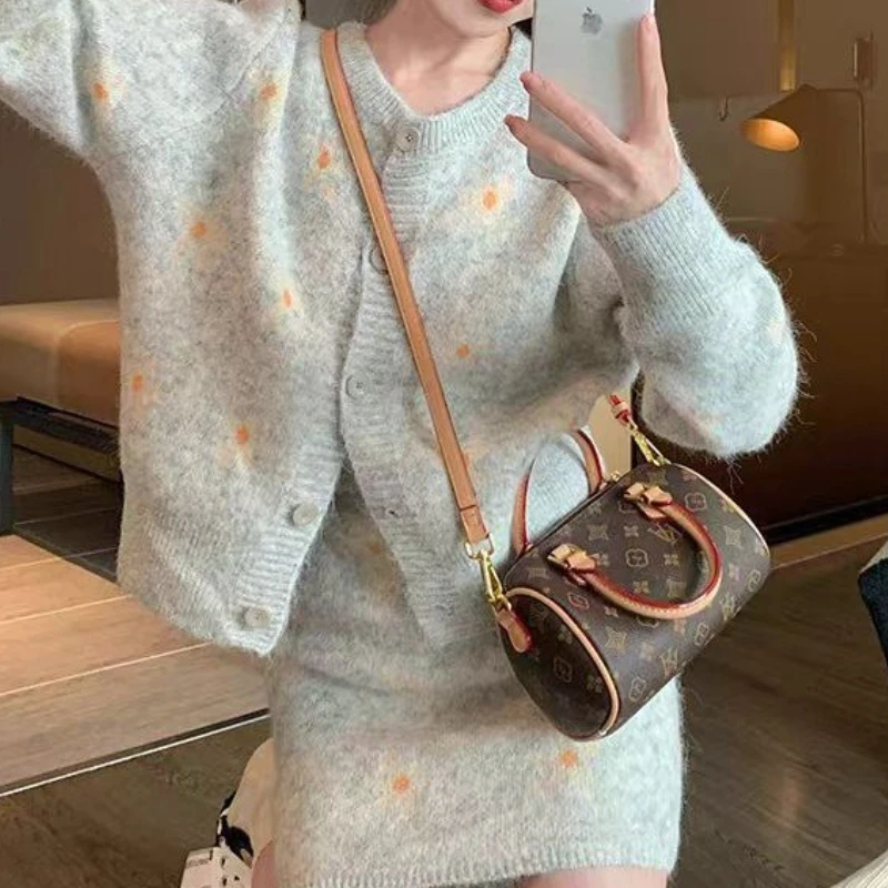 Autumn New Knitted Suit Femininity Flower Cardigan Skirt Two-piece Set 2025 Autumn and Winter New