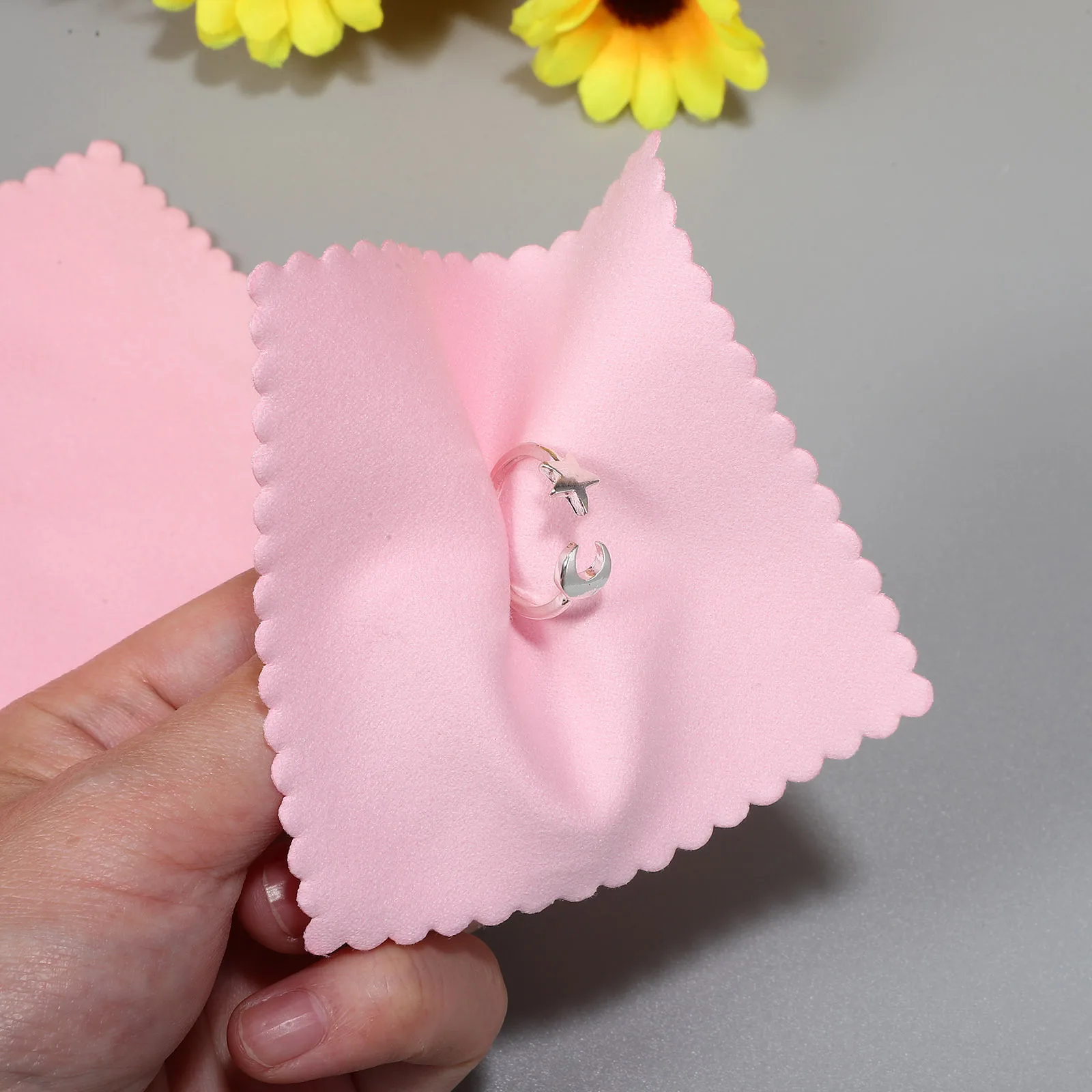 

100pcs Silver Cleaning Cloth Microfiber Jewelry Polishing Cloths For Eyeglasses Watch Coins Glasses Cleaner Lens Wipes