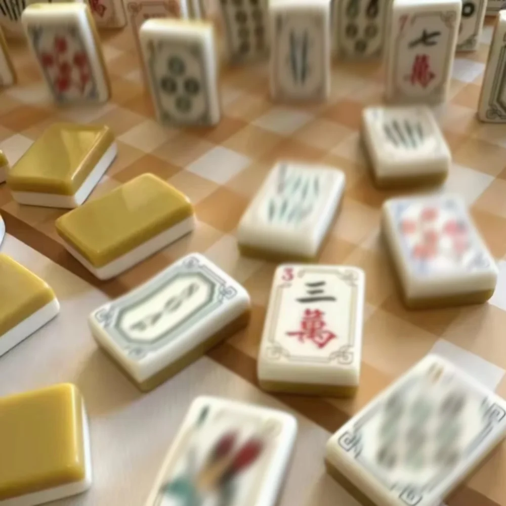 

Luxury Golden Double-Layer Acrylic American Mahjong Set 1.42inch 160Pcs Mahjong Tiles Portable Leisure Board Game for Home Party