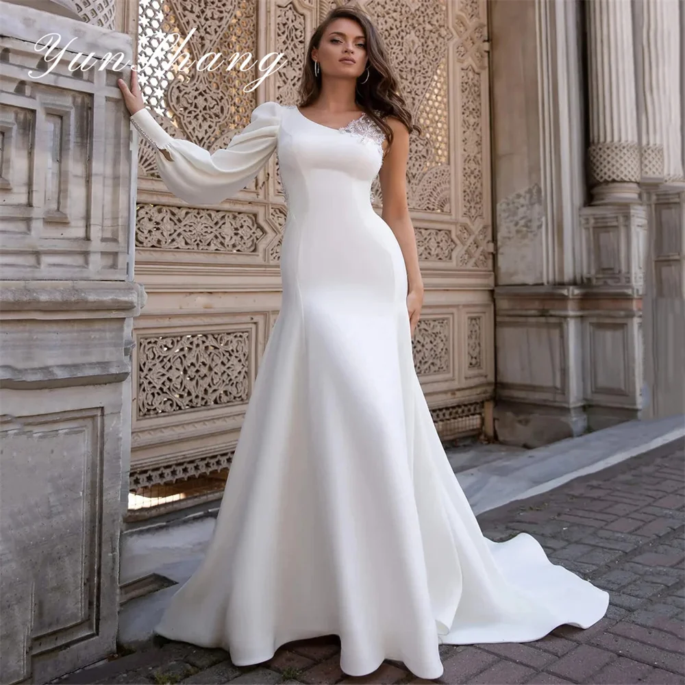 Yunshang-Vestidos De Novia De sirena para mujer, traje De encaje con un hombro descubierto, cuello redondo, ilusión trasera, tren De barrido