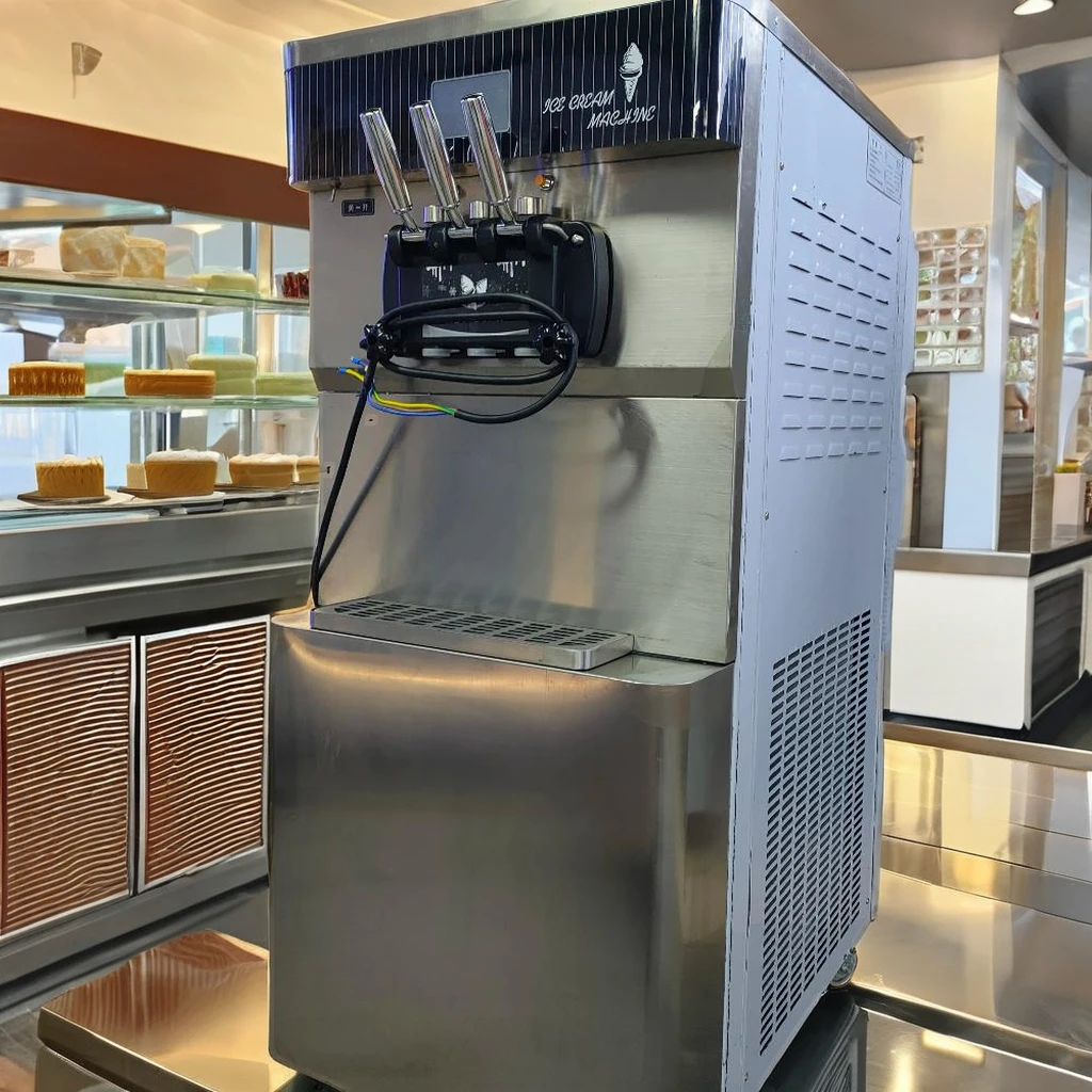 Commercial 3500W Soft Ice Cream Maker Automatic Yogurt Serve 3 Flavors Ice Cream Maker For Sale