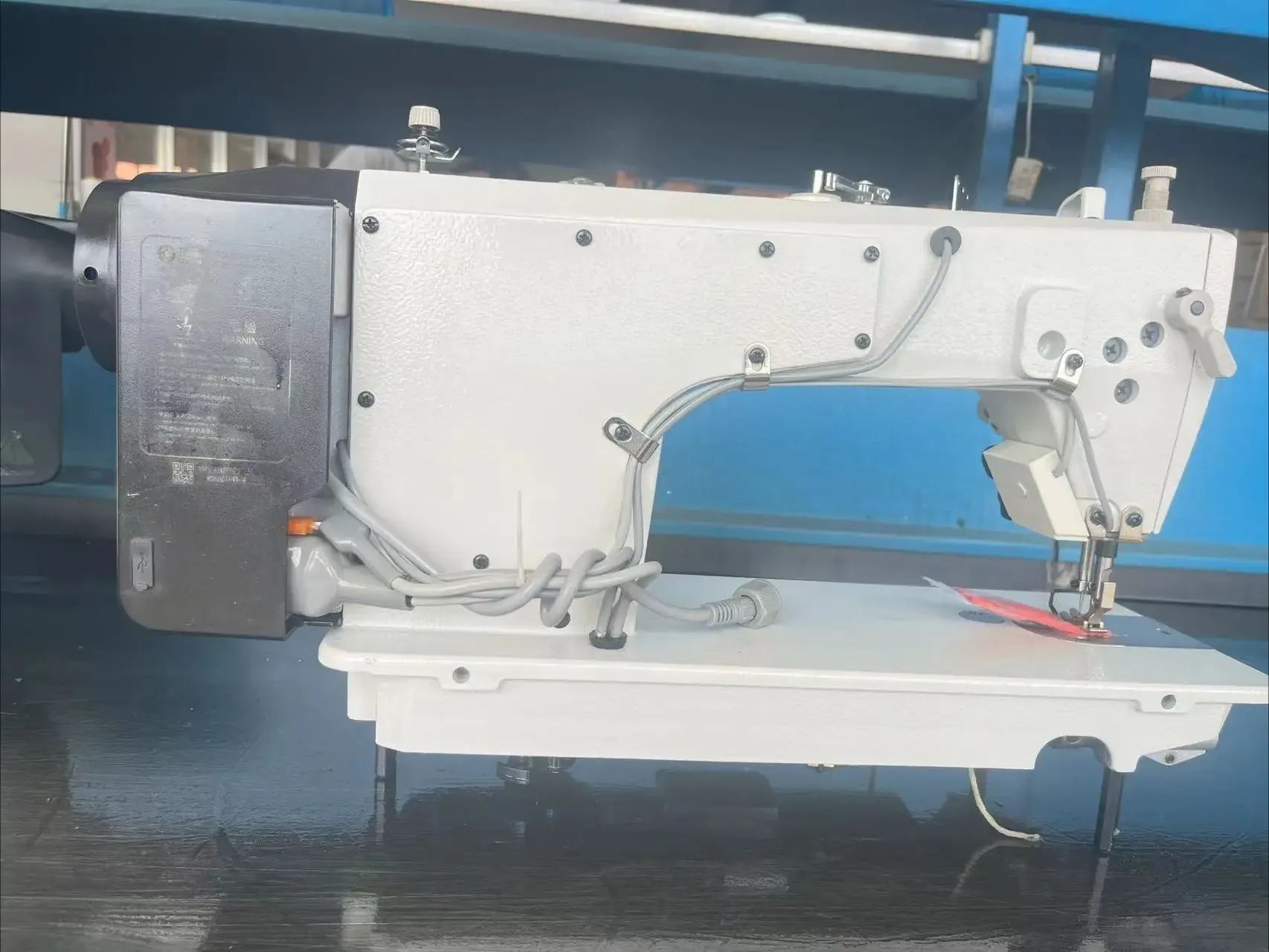 

CP-520-D4 High-Speed Fully Automatic Computerized Lockstitch Industrial Sewing Machine Factory Direct Sales