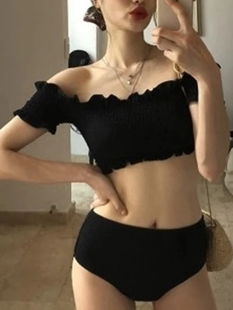 OIINAA ブラック水着 レディース スラッシュネック ラッフルビキニセット ツーピース プリーツビーチウェア サマー2025 新作 韓国風 セクシー水着