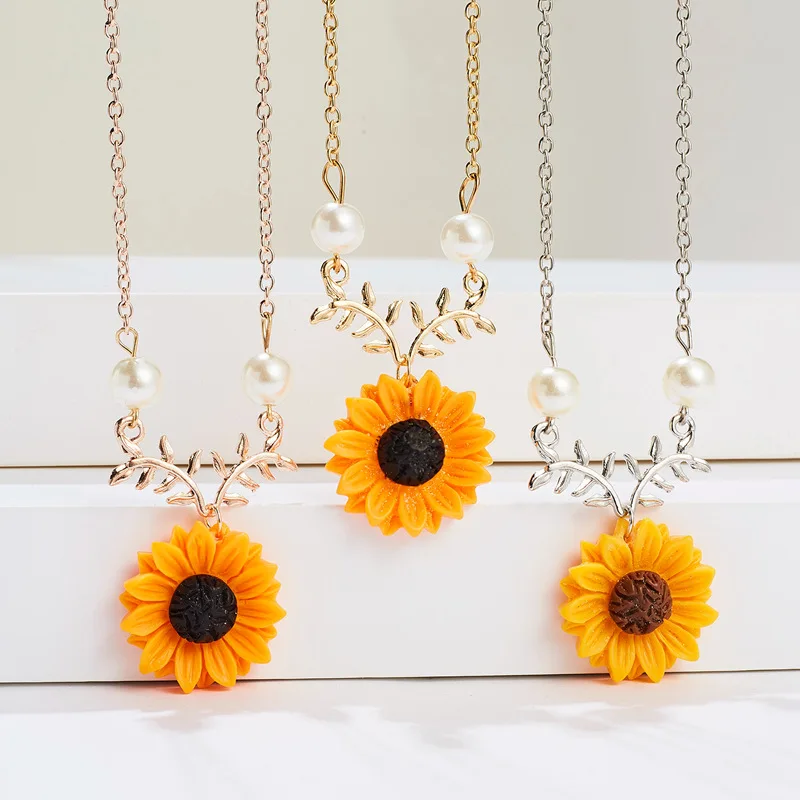 

Fashion Delicate Sunflower Pendant Choker Necklaces for Women Imitation Pearls Jewelry Necklace Clothes Accessories Wholesale