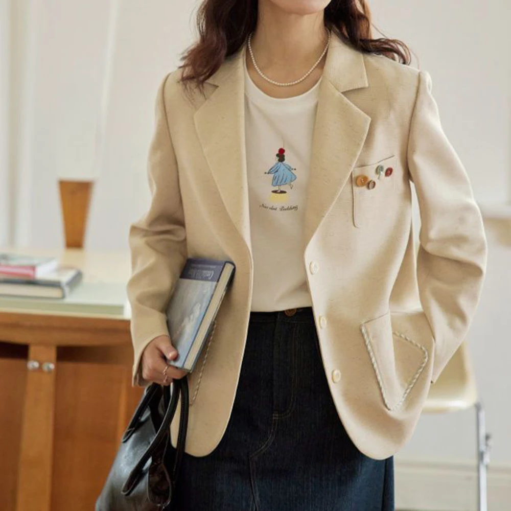 Small blazer women's 2026 new small short unique and beautiful white design niche casual suit blazer woman