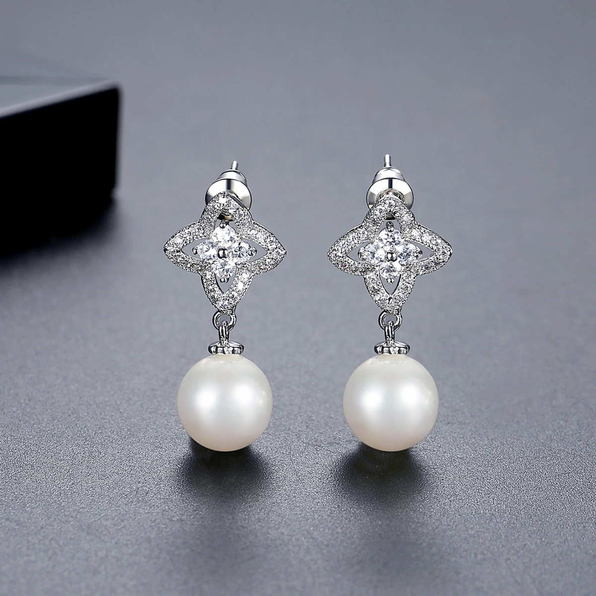 LUOTEEMI أنيقة قطرة استرخى أقراط اللؤلؤ جذابة لذيذ النساء الزفاف ترصيع لحفل الزفاف يؤرخ مجوهرات عيد الحب