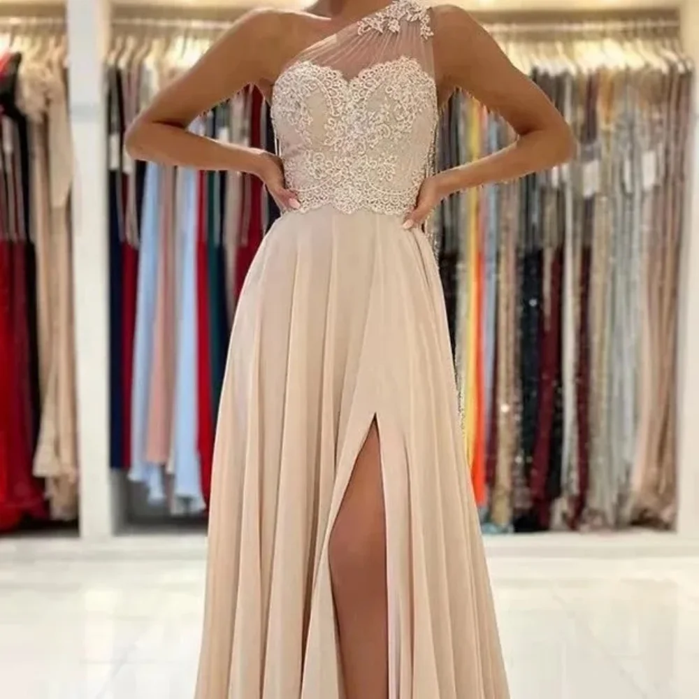 

Elegant One Shoulder Chiffon A Line Bridesmaid Dress Lace Appliqué Wedding Party Dress Full Swing Train Sexy Side Slit Dress