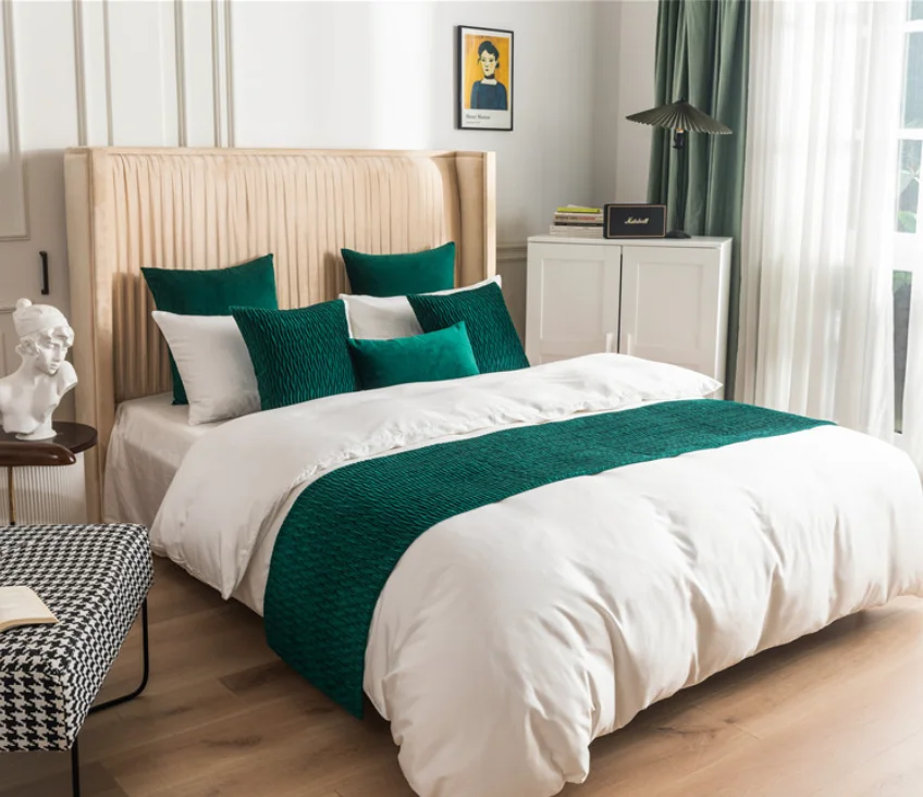 Nordic Light Luxury Dual-Use Solid Color Dutch Velvet Bed Runner with 3D Pleated Geometric Pattern for Hotels
