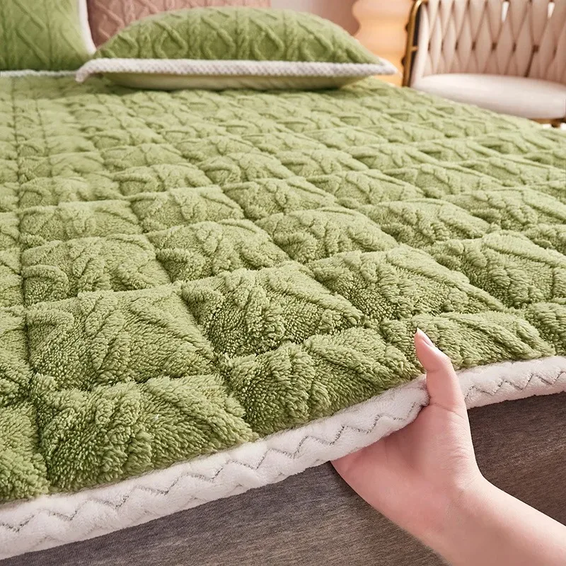 Winter Soft Fleece Mattress Toppers Home Dormitory Single Double Bedspread Fold Bed Pads Thin Tatami Mat Warm Bedsheet