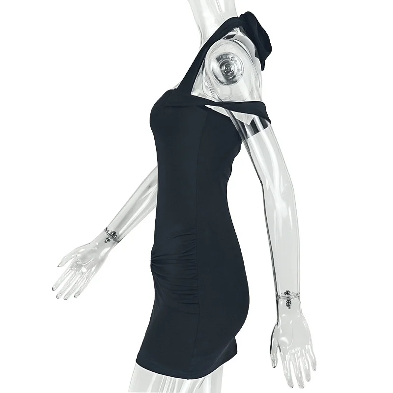 Damen Neckholder Off-Shoulder Mini-Kleid, gerafftes, figurbetontes kurzes Kleid mit O-Ring-Dekor, schmal geschnittenes Party- und Nachtclub-Kleid, Damen-Sommerkleid – Detail 6