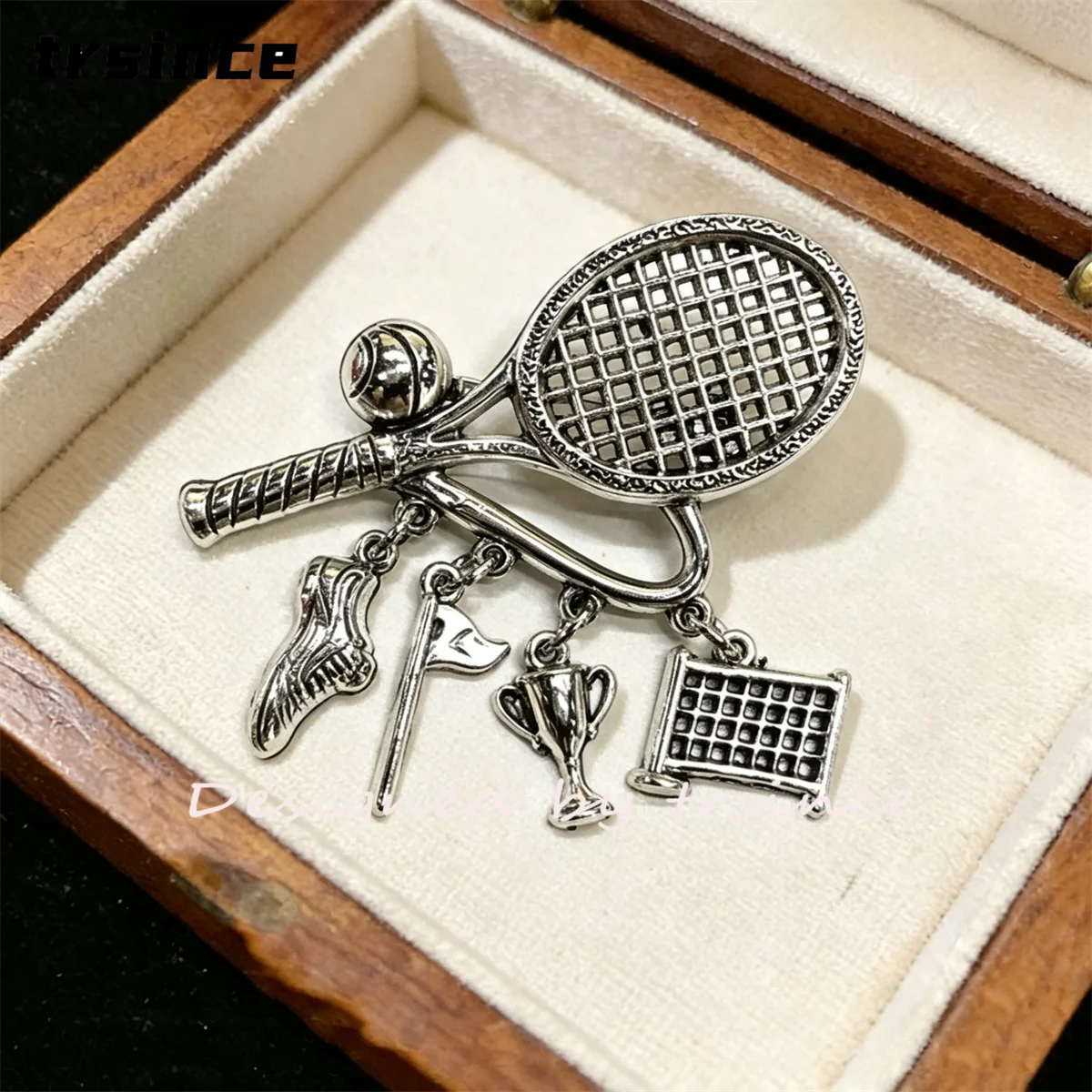 Retro Tennis Racket Brooch Sports Trophy Shoe Net Pendant Metal Lapel Pin Fashion Clothing Decorative Jewelry
