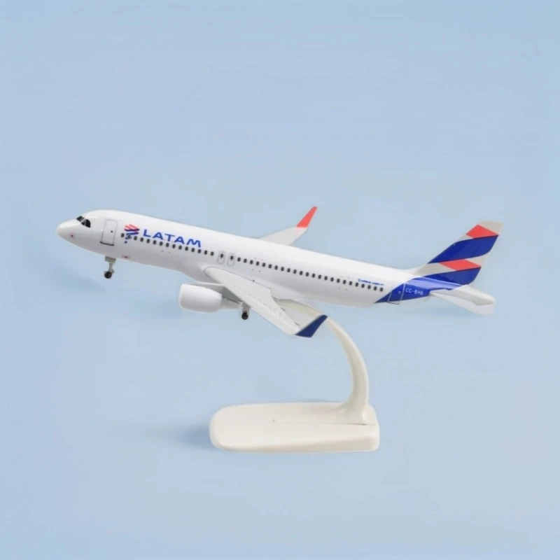 مقياس 1:400 20 سنتيمتر A320 LATAM الخطوط الجوية نموذج طائرة معدنية للأطفال أطقم منمذجة للمجموعات والعرضات