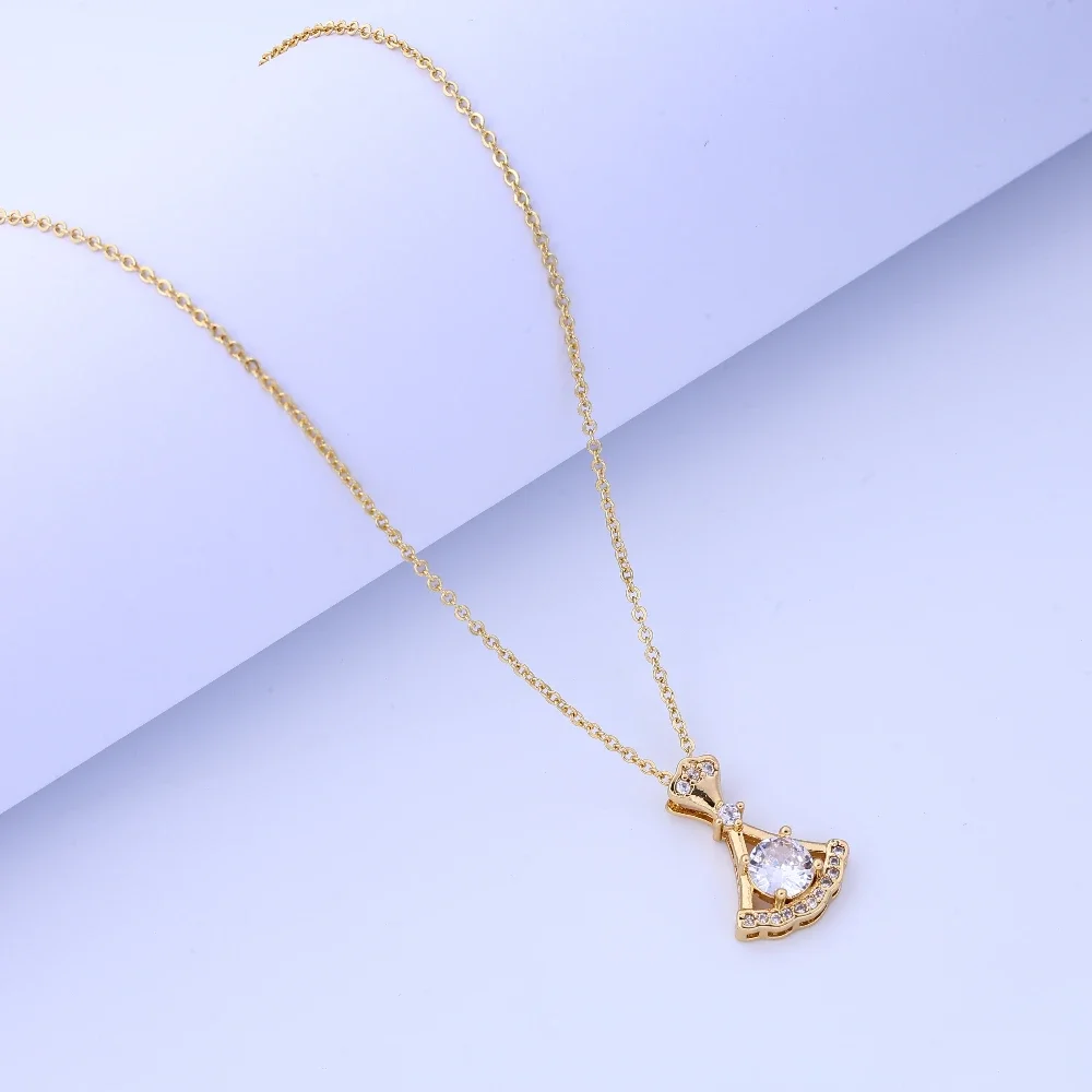 Elegante collana in acciaio al titanio, ciondolo gioielli di lusso da donna, decorazione versatile per l'estate, catena leggera con clavicola