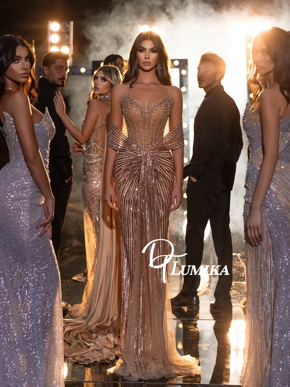 

Fashion V Neckline Shimmering Evening Dress Delicate Beaded Corset Cocktail Gown With Cape Unique Formal Events Women Wear