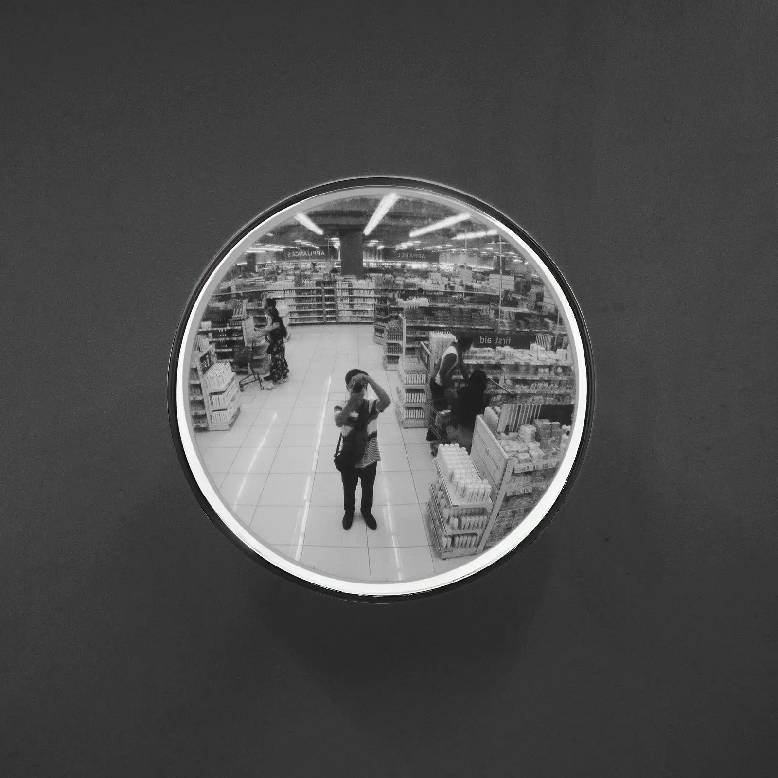 espejo-convexo-gran-angular-de-alta-calidad-para-seguridad-vial-ideal-para-entradas-de-autos-garajes-calles-almacenes-fabricas-hospitales-y-Areas-con-puntos-ciegos