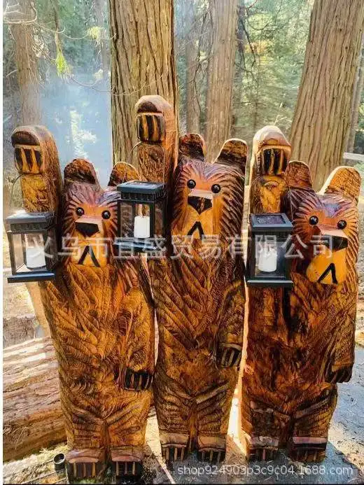 Bear Holding LED Light Statue - Wood-effect Resin Garden Ornament, Outdoor Bear Sculpture with Solar Light for Yard & Patio