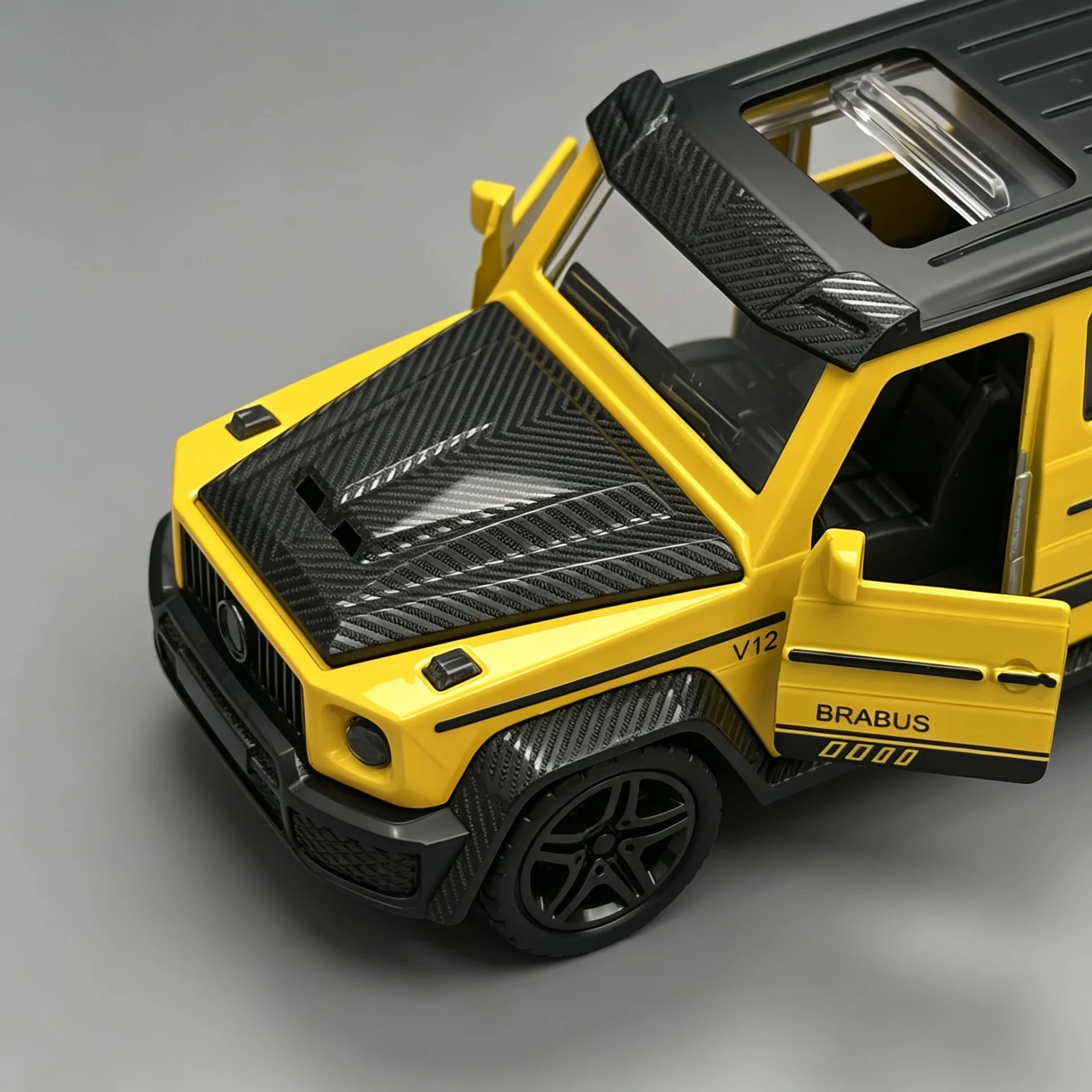 1:36 Alloy Diecast SUV Car Model Toy Vehicle Pull Back Function with Openable Doors Hood Rear Door for Kids Gift and Home Displa