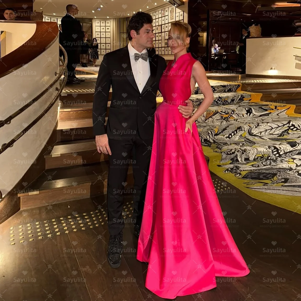 Sayulita فساتين السهرة الخامس الرقبة بلا أكمام فستان حفلة المشاهير مثير الظهر طويل الساتان فساتين السهرة حسب الطلب