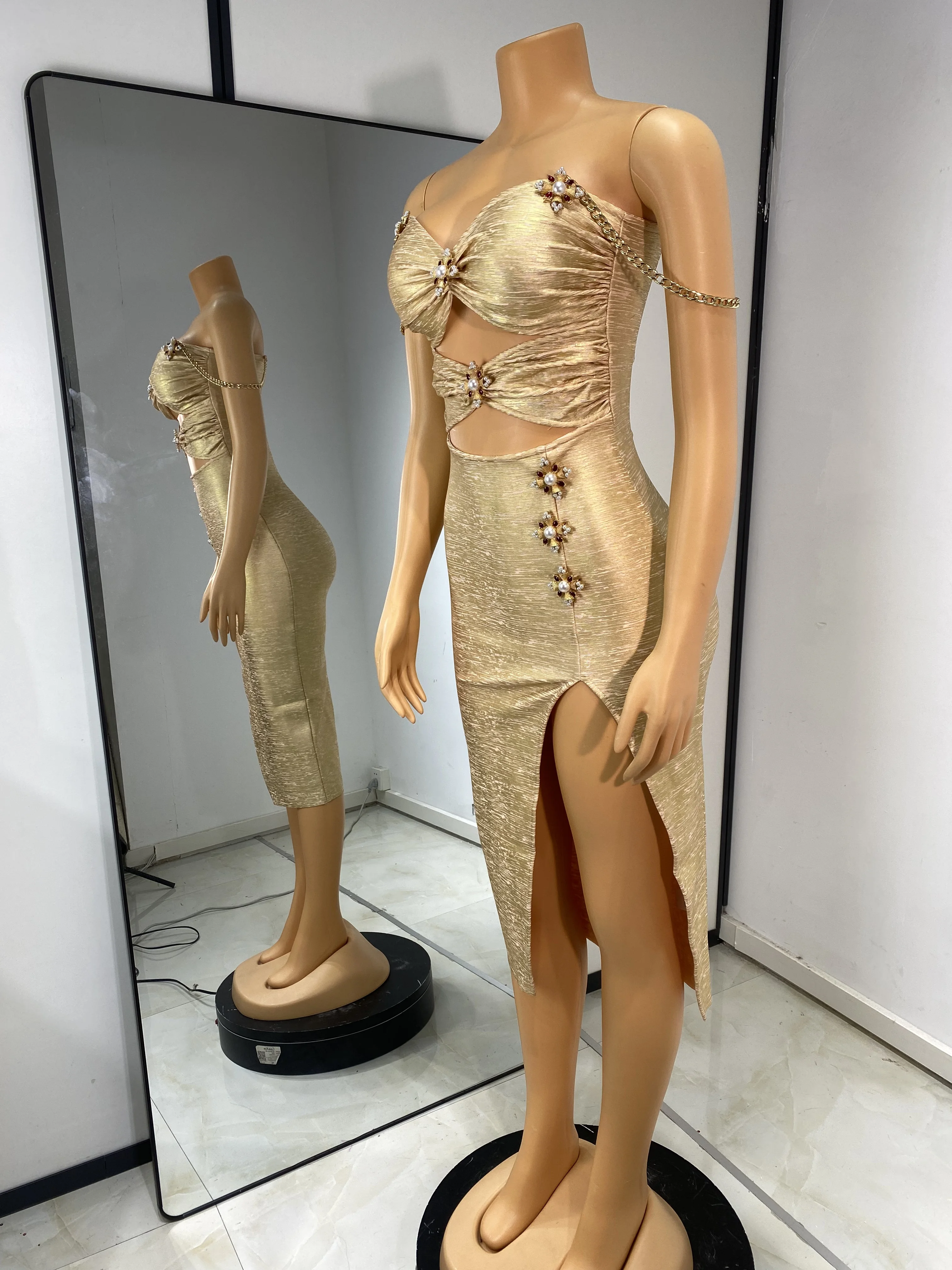 Frauen Sommer Mode Sexy Gold Kette Spaghetti Strap Cut Out Offenes Bein Bronzing Verband Kleid High Street Abend Club Party Tragen