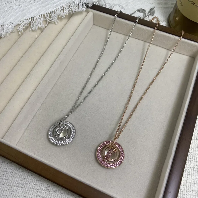 المألوف صف مزدوج ثلاثية الأبعاد زحل UFO قلادة المرأة سلسلة الترقوة ضوء تصميم فاخر الإحساس الوهق قلادة مجوهرات