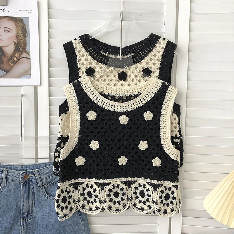 OUMEA Women Crochet Sleeveless Tanks Openwork Retro Tops  Korean Style Contrast Color Chic Knitting Tops Hot Girl Tops Ins