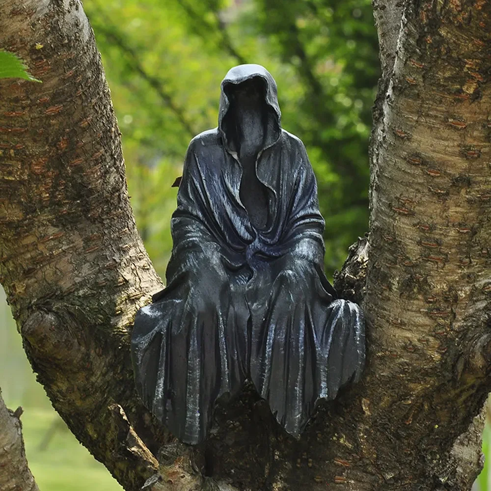 Resin Black Death Statue Horror Robe Nightcrawler Horror Ghost Sculpture Ornament Home Desktop Sculpture Ornament