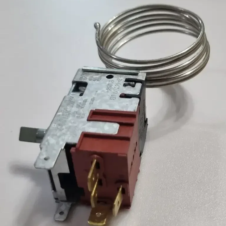 

077B6208 для термостата Danfoss с четырьмя контактами для коммерческих однодверных и двухдверных холодильников, контроль температуры