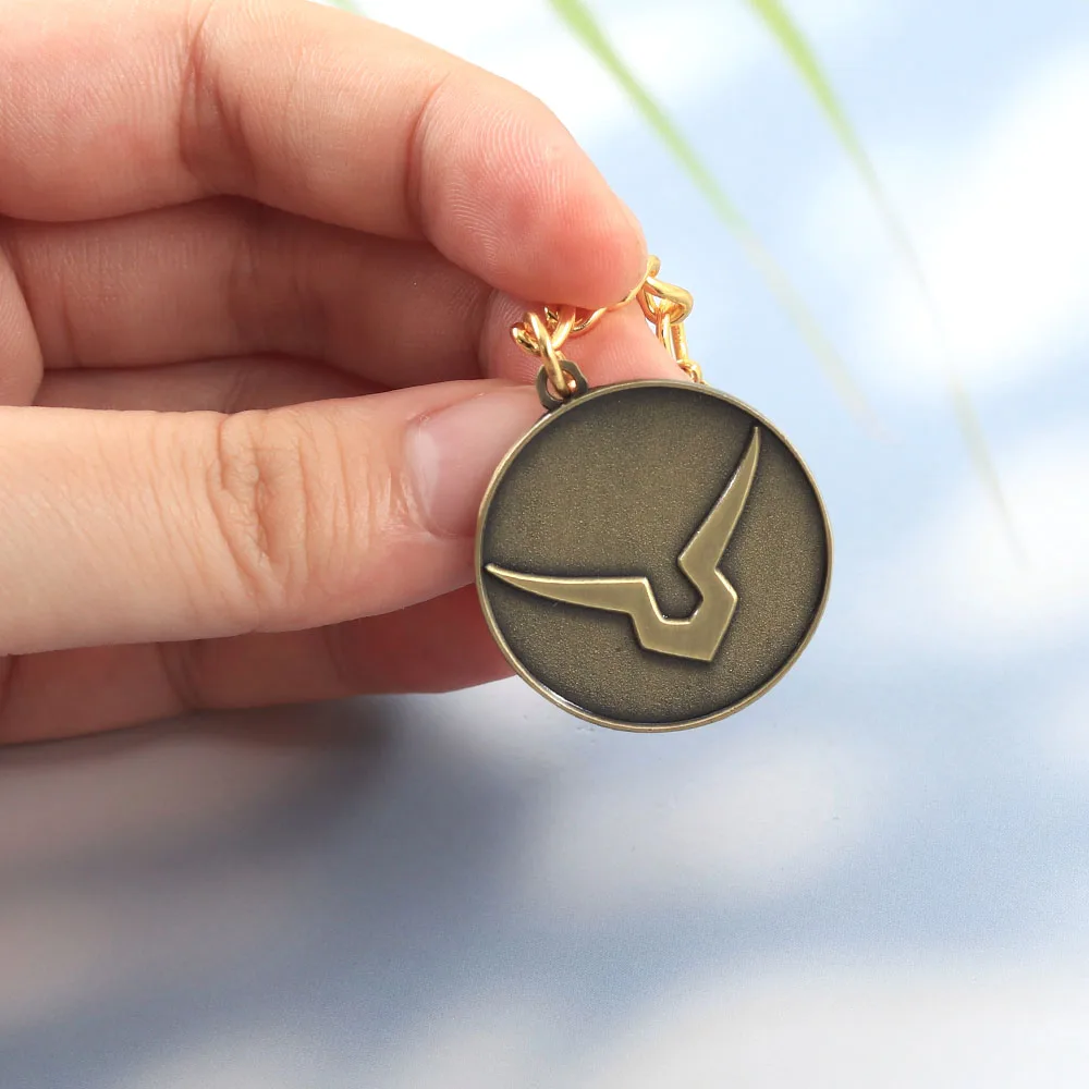 Code Geass Lelouch Keychain Anime Zero Helmet Black Knights Emblem Keyring Antique Bronze Metal Pendant Car Bag Charm Jewelry Fa