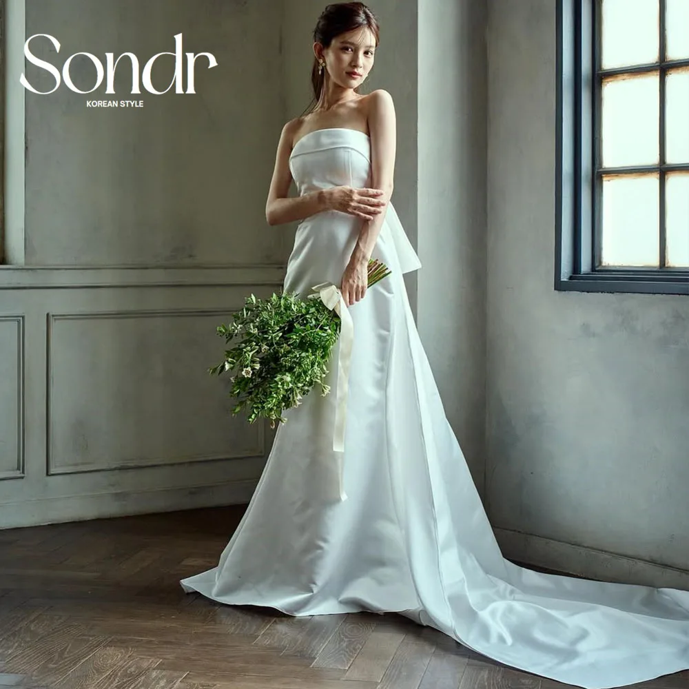 Sondr Vestidos de novia sencillos japoneses Vestido de novia de satén sin tirantes con tren Personalizado エンレ
